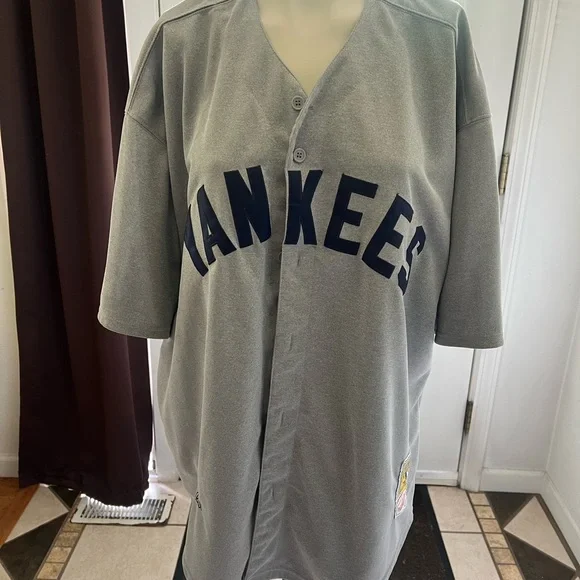 Mitchell & Ness Gray Yankees Jersey - Picture 8 of 13